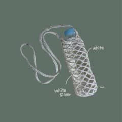 肩掛けペットボトルホルダー〈White×WhiteSilver〉のサムネイル
