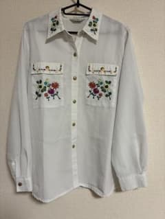 刺繍入りホワイト長袖シャツのサムネイル