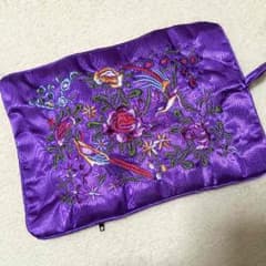 新品！未使用！刺繍ポーチのサムネイル