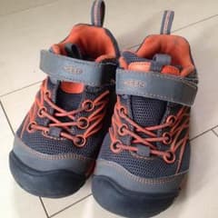 アンナ様専用、、KEEN スニーカー 18センチのサムネイル