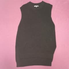 UNIQLO ニットベスト カーキのサムネイル