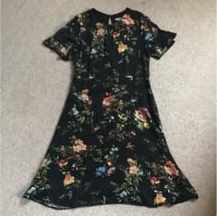 H&M 花柄ワンピースのサムネイル