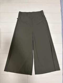 MOGA ガウチョパンツ オリーブ色　ストレッチ素材のサムネイル