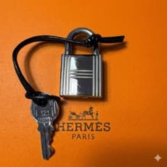 【極美品】HERMES エルメス カデナ 南京錠＆鍵1本 シルバー 121のサムネイル