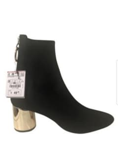 ZARA ゴールドヒール・金具 スウェードブーツ サイズ40のサムネイル