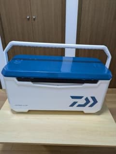 引取り限定Daiwa LIGHT TRUNK α S3200 クーラーボックスのサムネイル
