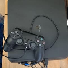 PlayStation®4 ジェット・ブラック 500GB CUH-2100A…のサムネイル