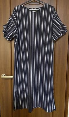【さ〰️☆匿名取引様専用】フリル袖Tシャツワンピース ストライプ柄 Mのサムネイル