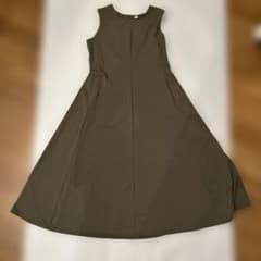 UNIQLO ノースリーブワンピース カーキ Mのサムネイル