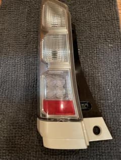 ホンダnbox JF1/2 後期　テールランプ　左側　ジャンクのサムネイル