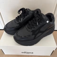 ➕diana ブラック スニーカーのサムネイル