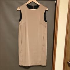 【YEVS】〔中古品〕ベージュ ひざ丈ワンピースのサムネイル