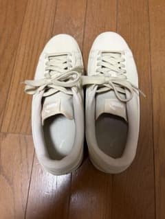 中古品 PUMA スニーカー ベージュ 26.5センチのサムネイル