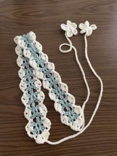 ハンドメイド かぎ編みヘアバンド ヘッドドレス バブーシュカ ホワイト×ブルーのサムネイル