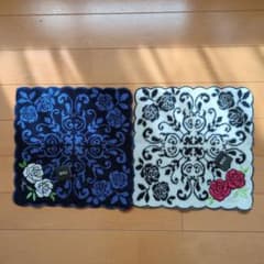 BIGI花柄タオルハンカチ2枚セット新品未使用品薔薇ロゴ刺繍入りのサムネイル