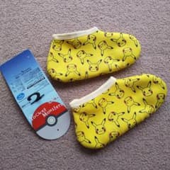 ポケットモンスター ルームシューズ 16~18cm ピカチュウ柄のサムネイル