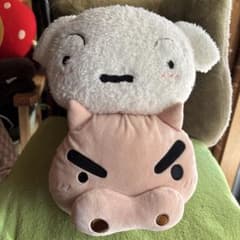 クレヨンしんちゃん　ねそべりポーズぬいぐるみ シロとぶりぶりざえもん全2種のサムネイル
