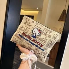 ハローキティ ポーチ クリーム色のサムネイル