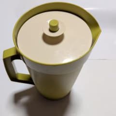 Tupperware ピッチャー 水差し オリーブグリーン　2Lのサムネイル