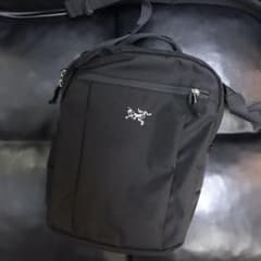 アークテリクス　SLINGBLADE ショルダーバッグのサムネイル