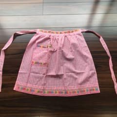 刺繍がかわいいエプロンのサムネイル