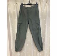 UNIQLO イージーカーゴパンツ オリーブのサムネイル