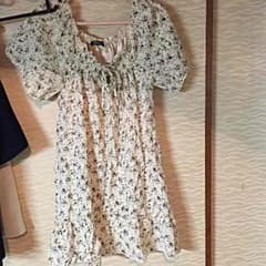 ガーリーワンピースのサムネイル