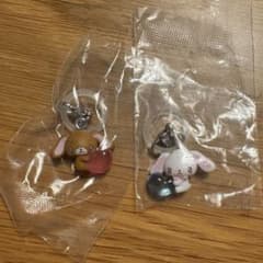 サンリオ エモきゅん2 めじるしアクセサリー しろうさ　くろうさ２種セットのサムネイル