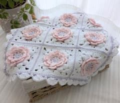 ぷっくりお花のマルチカバー グラニースクエアモチーフ かぎ針編み立体