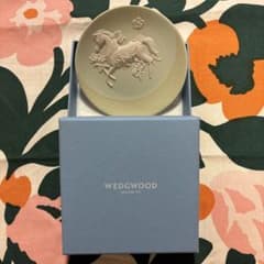 Wedgwood 馬と花の浮彫り皿 - メルカリ