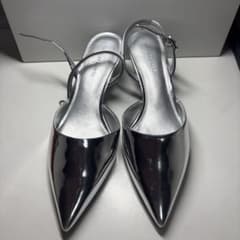 CHARLES & KEITH シルバー パンプス 37のサムネイル