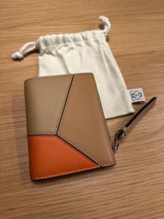 LOEWE ジオメトリックデザイン 二つ折り財布 ベージュ・オレンジ LOEWE ジオメトリックデザイン 二つ折り財布 ベージュ・オレンジ