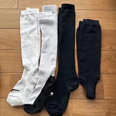 スポーツ用ソックス４足セット（白・黒）のサムネイル