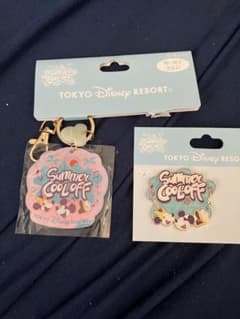 ディズニーSummer Cool Off キーホルダー ミセスコラボ ピンバッジのサムネイル