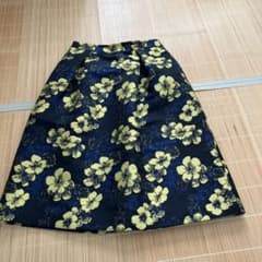 花柄 フレアスカート 黄色が特徴のサムネイル