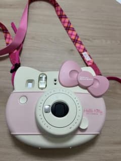instax mini Hello Kitty インスタントカメラのサムネイル