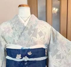 夏紬 単衣 さらり軽やか正絹紬 広がる巧みな織り模様 重なり合う楓 葉模様 夏紬 単衣 さらり軽やか正絹紬 広がる巧みな織り模様 重なり合う楓 葉