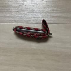 ギター用カポタスト 赤とベージュのパターンのサムネイル