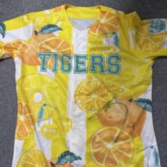 阪神タイガース　 佐藤輝明直筆サイン入りフルーツ柄ユニフォーム 女性用 阪神タイガース 佐藤輝明直筆サイン入りフルーツ柄ユニフォーム 女性用