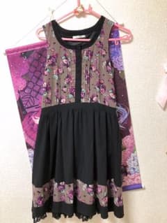 花柄ワンピースのサムネイル