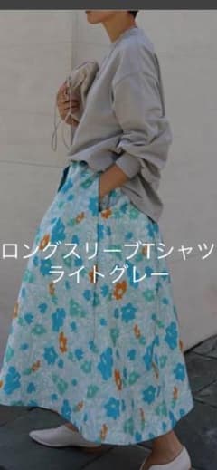 お値下げ！ 美品 マチャット MACHATTロングスリーブTシャツ ライトグレーのサムネイル