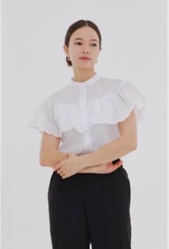 【美品】yori ヨリスカラップスリーブブラウス ホワイト 38のサムネイル