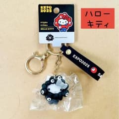 万博 サンリオ 黒 ミャクミャク なりきりキーホルダー　ハローキティ　2点 サンリオ - 黒ミャクミャク なりきりキーホルダー キティ 黒
