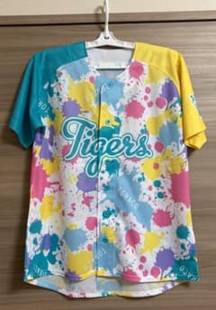 阪神タイガース　トラコ　TORACO ユニフォームのサムネイル