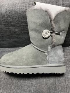 yuzu様　アグ　UGG スエードムートンブーツ スワロフスキーボタンのサムネイル
