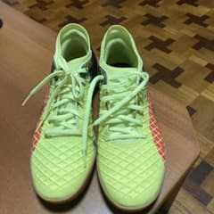 PUMA サッカー フットサル シューズ イエロー　27.５センチのサムネイル