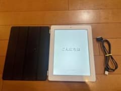 ホワイト iPad 本体 + ブラックカバー + 充電ケーブルのサムネイル