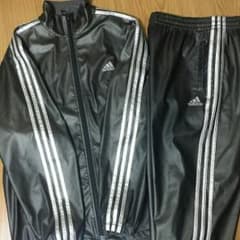 adidasのレーザー調セットアップジャージのサムネイル
