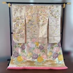 豪華絢爛 色打掛 鶴 牡丹 桜 金糸刺繍 色打掛 桜 牡丹 金糸 豪華 和装 結婚式770 - メルカリ