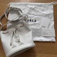 FURLA ホワイト巾着型ショルダーバッグのサムネイル